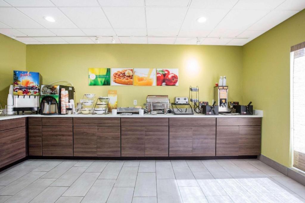 Quality Inn & Suites Arnold - St Louis Extérieur photo