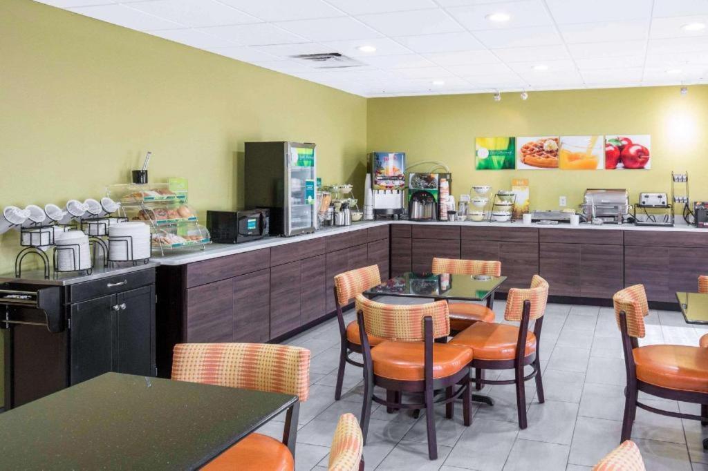 Quality Inn & Suites Arnold - St Louis Extérieur photo
