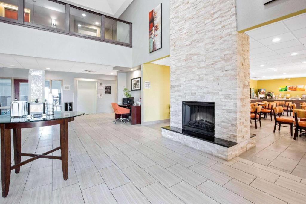Quality Inn & Suites Arnold - St Louis Extérieur photo